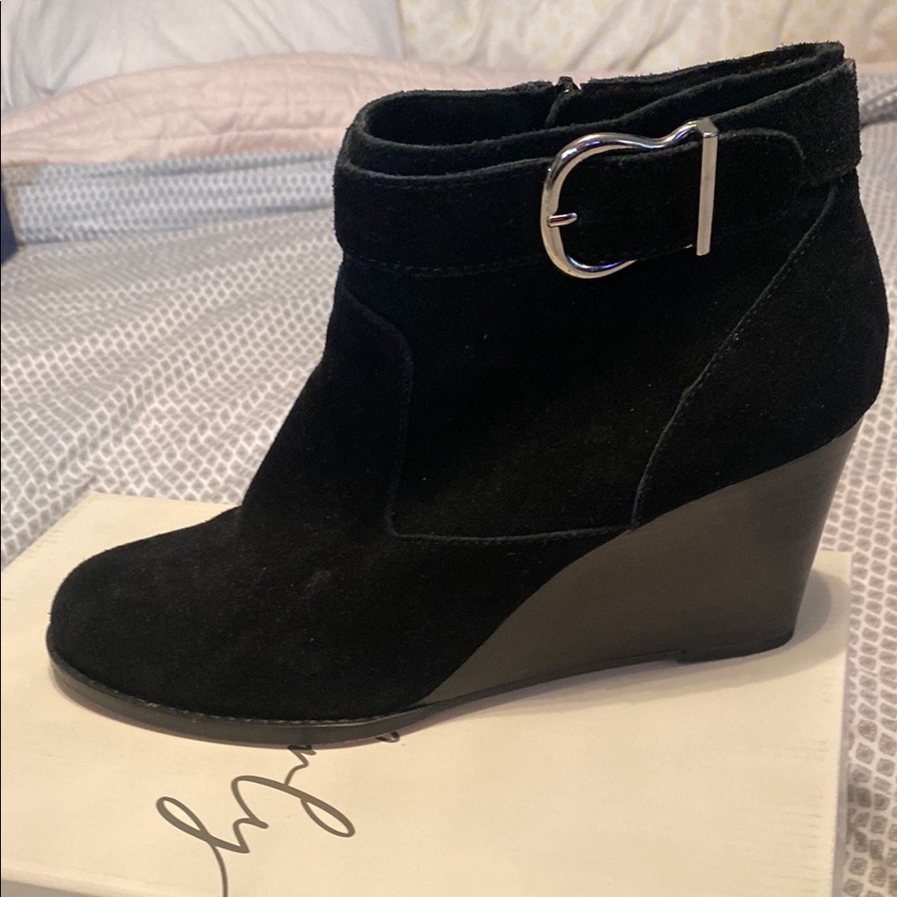 BLACK SUEDE ANKLE BOOTS!